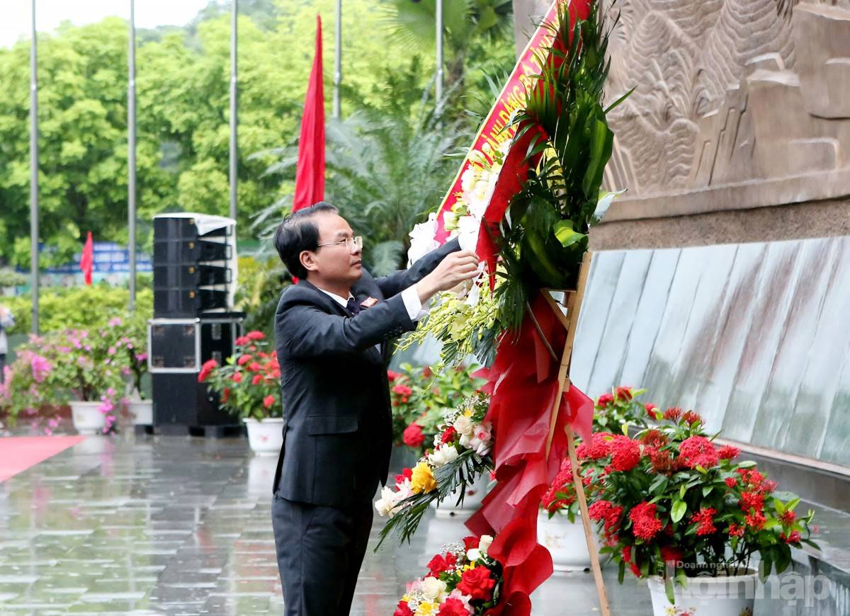 Đại hội Đảng bộ Phú Thọ lần thứ I: Dâng hương tri ân các Vua Hùng