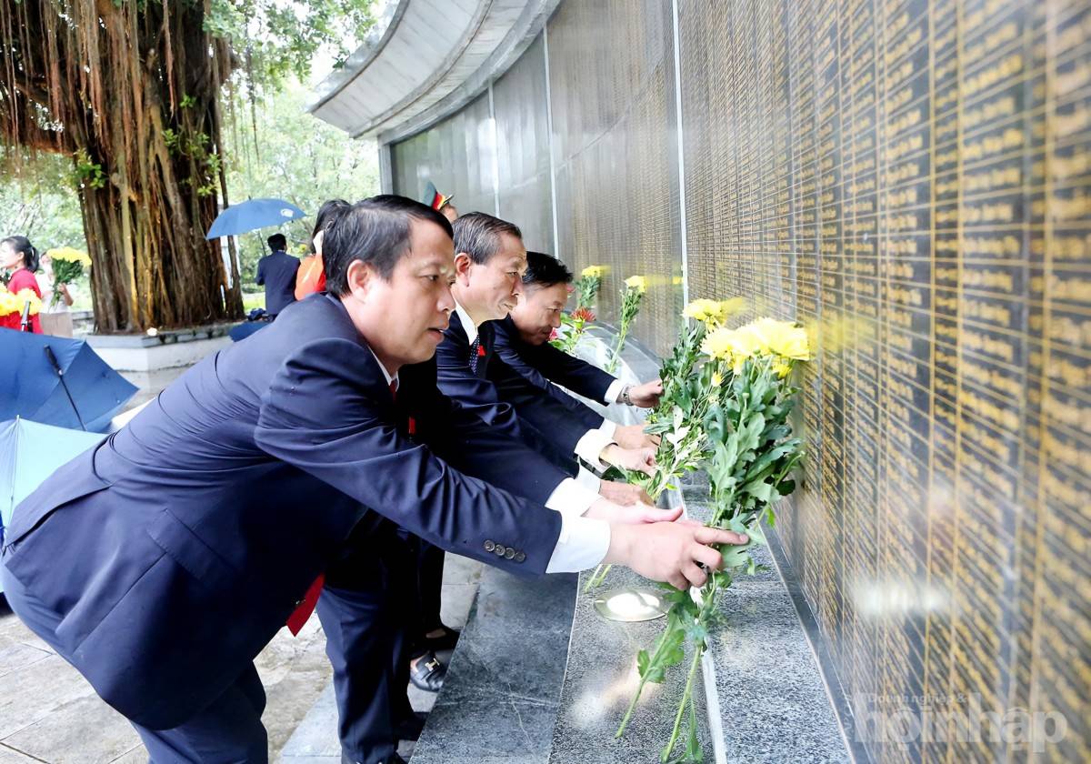 Đại hội Đảng bộ Phú Thọ lần thứ I: Dâng hương tri ân các Vua Hùng