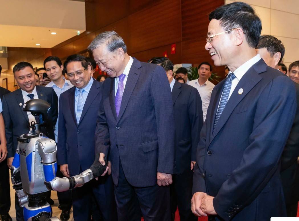 Tổng Bí thư Tô Lâm, Thủ tướng Phạm Minh Chính thăm triển lãm thành tựu của ngành trong khuôn khổ Lễ kỷ niệm