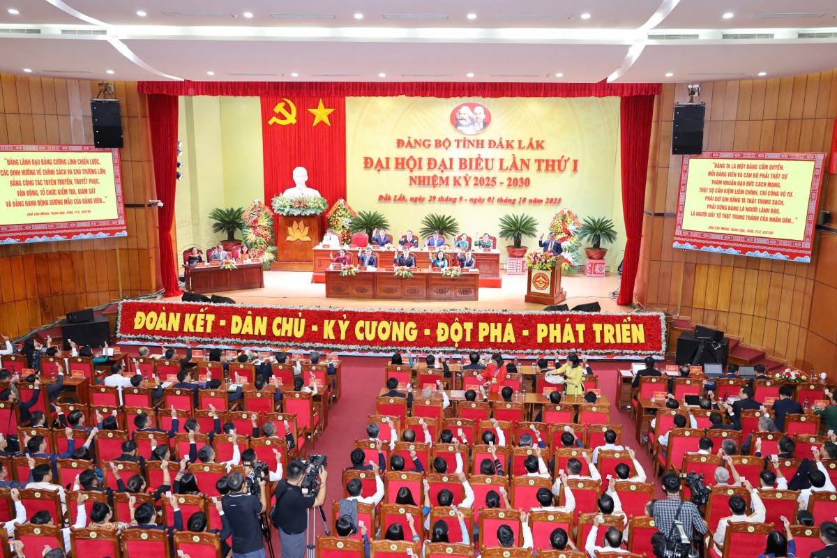 Toàn cảnh phiên trù bị Đại hội đại biểu Đảng bộ tỉnh Đắk Lắk lần thứ nhất. Ảnh T.H.