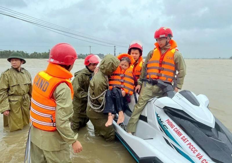 Thanh Hóa: Bốn người thương vong, hàng nghìn ngôi nhà bị thiệt hại, ngập nước do bão số 10