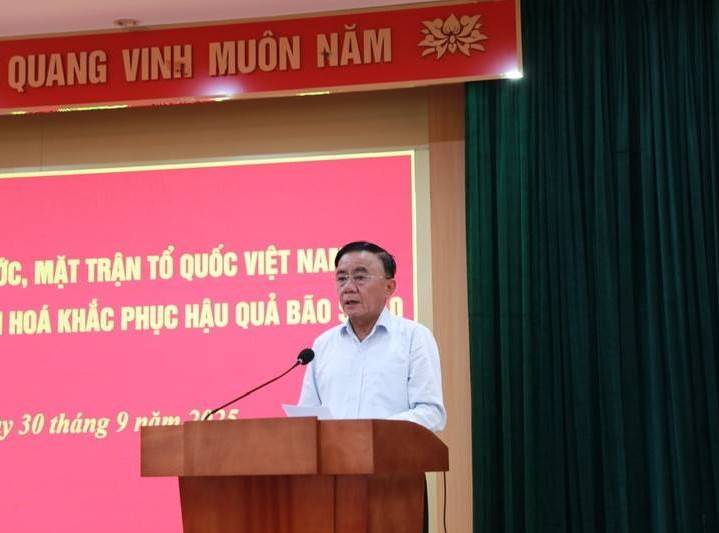 Thường trực Ban Bí thư Trần Cẩm Tú thăm hỏi, động viên nhân dân Thanh Hóa bị thiệt hại do bão số 10