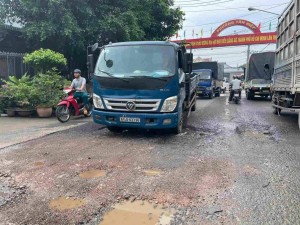 TP. Hồ Chí Minh: Đường xuống cấp không được tự sửa, người dân phản ánh ở đâu?