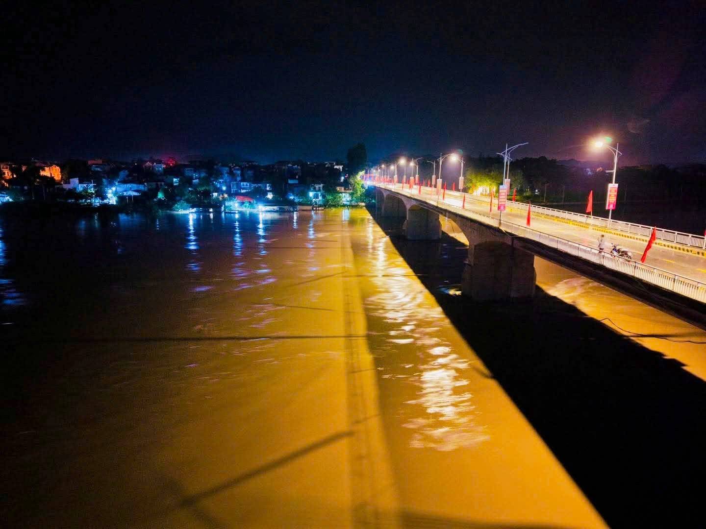 Doanh nghiệp Tuyên Quang chủ động “ra trận” hỗ trợ nhân dân ứng phó lũ lụt