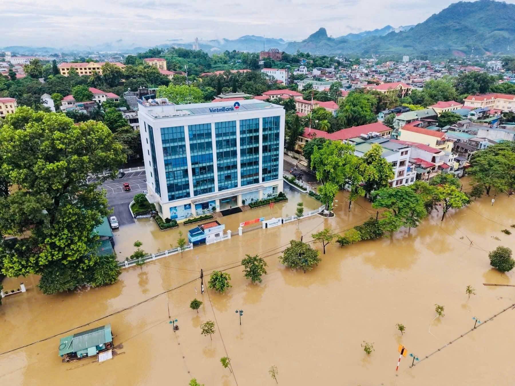 Doanh nghiệp Tuyên Quang chủ động “ra trận” hỗ trợ nhân dân ứng phó lũ lụt