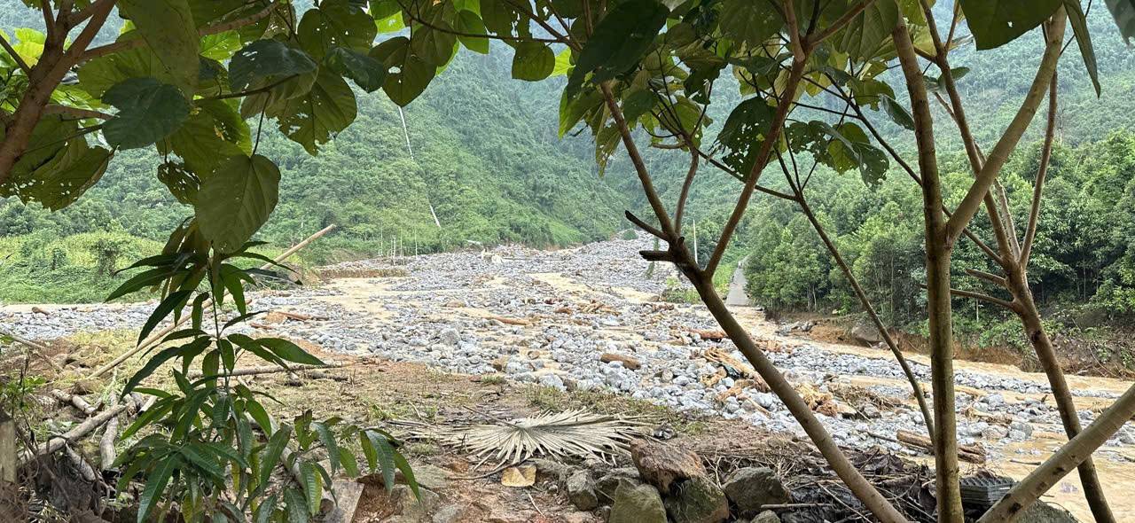 Ba công nhân thủy điện Xuân Tầm thoát chết nhờ Bí thư thôn Ngàn Vắng cứu trong đêm lũ