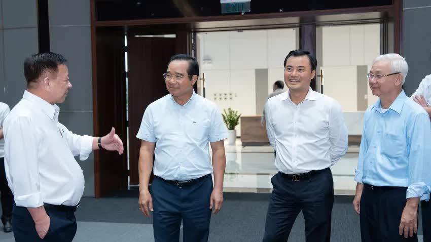 Chủ tịch UBND TP. Hồ Chí Minh giao Becamex IDC quy hoạch, triển khai hai tuyến đường sắt kết nối vùng