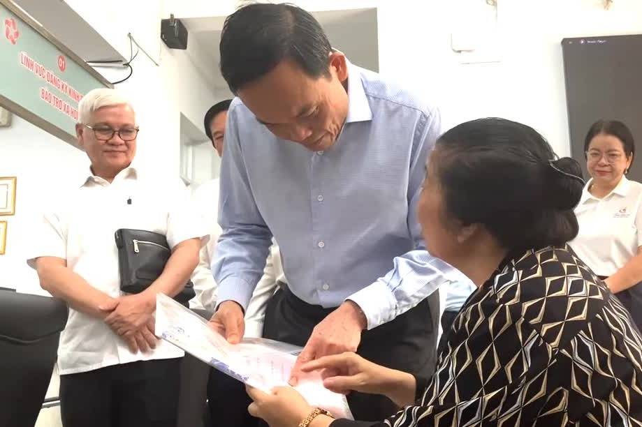 Bí thư Thành ủy TP. Hồ Chí Minh khảo sát tại phường đông dân nhất cả nước