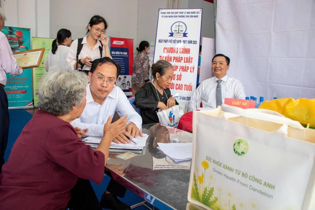 Trợ giúp pháp lý cho người cao tuổi.