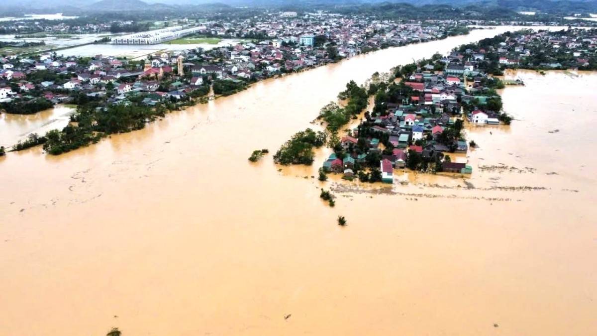 Các xã của Hà Tĩnh ngập sâu trong nước.