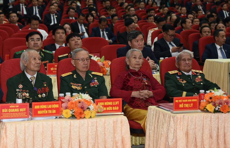 Mẹ Việt Nam anh hùng, Anh hùng Lực lượng vũ trang nhân dân, Anh hùng Lao động dự Đại hội