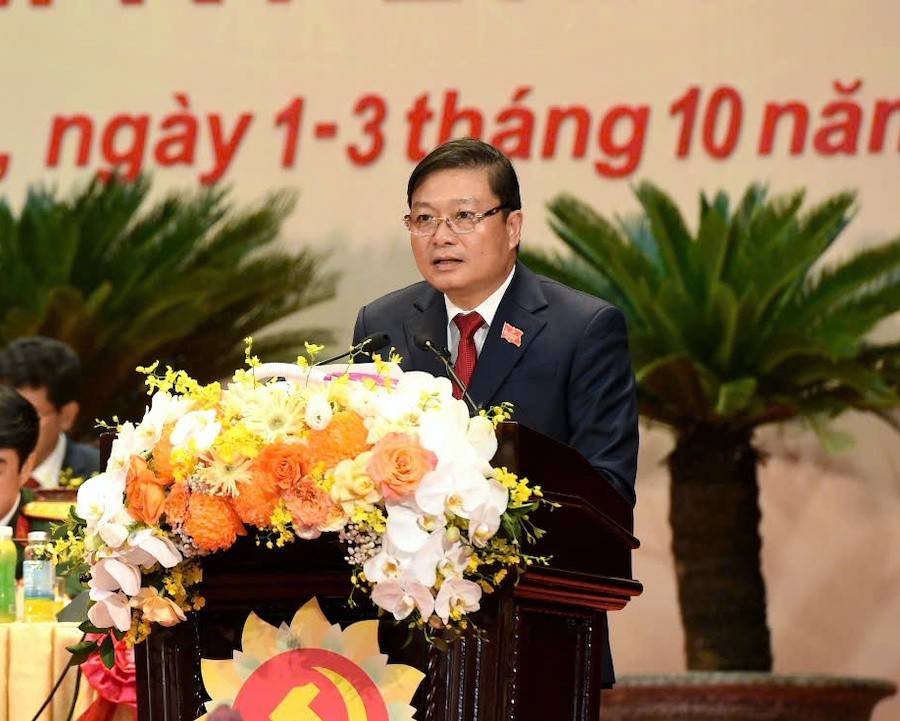 Đồng chí Lê Hồng Vinh - Phó Bí thư Tỉnh ủy, Chủ tịch UBND tỉnh Nghệ An trình bày tóm tắt Báo cáo chính trị Đại hội đại biểu Đảng bộ tỉnh Nghệ An lần thứ XX, nhiệm kỳ 2025 - 2030.