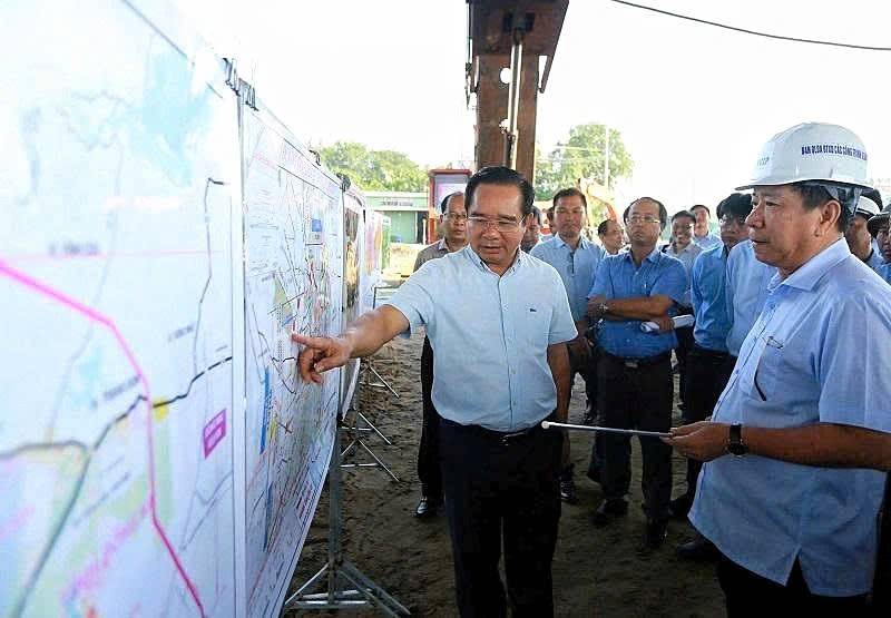 Chủ tịch UBND TP.HCM kiểm tra thực địa việc giải phóng mặt bằng tuyến cao tốc TP.HCM- Mộc Bài