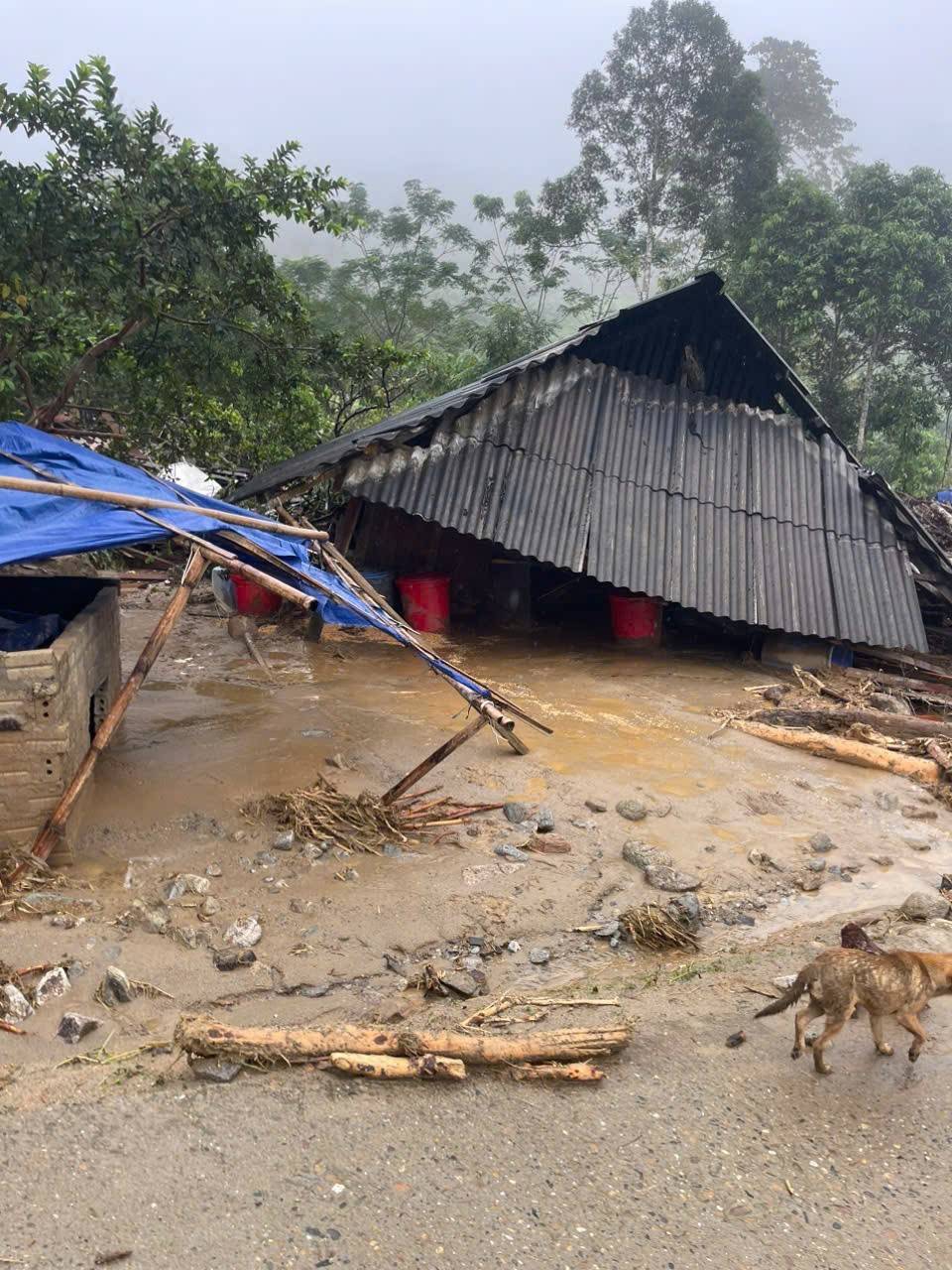 Lũ quét chưa từng có ở Làng Pèng (Phong Dụ Hạ, Lào Cai): Nhà cửa đổ nát, dân làng trắng tay