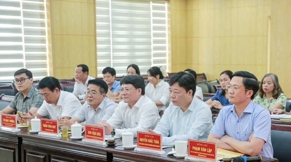 Thanh Hóa: Đón nhận món quà tình nghĩa từ “Thành phố hoa phượng đỏ”