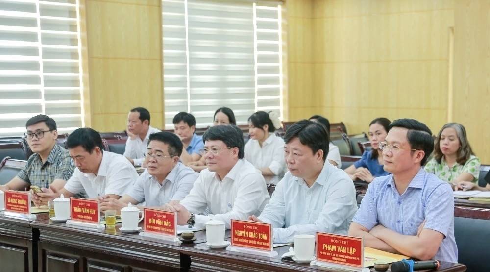 Thanh Hóa: Đón nhận món quà tình nghĩa từ “Thành phố hoa phượng đỏ”