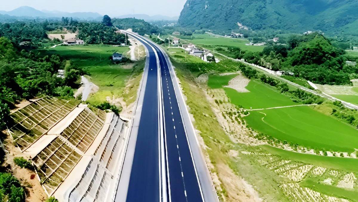 Sơn La quyết liệt đẩy nhanh giải phóng mặt bằng cao tốc Hòa Bình - Mộc Châu