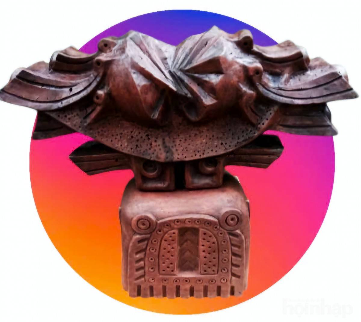 Người khắc họa hồn dân tộc từ đất, gỗ, đá, đồng