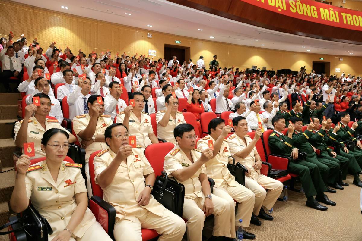 Các đại biểu thống nhất với văn kiện, nội dung báo cáo chính trị tại Đại hội