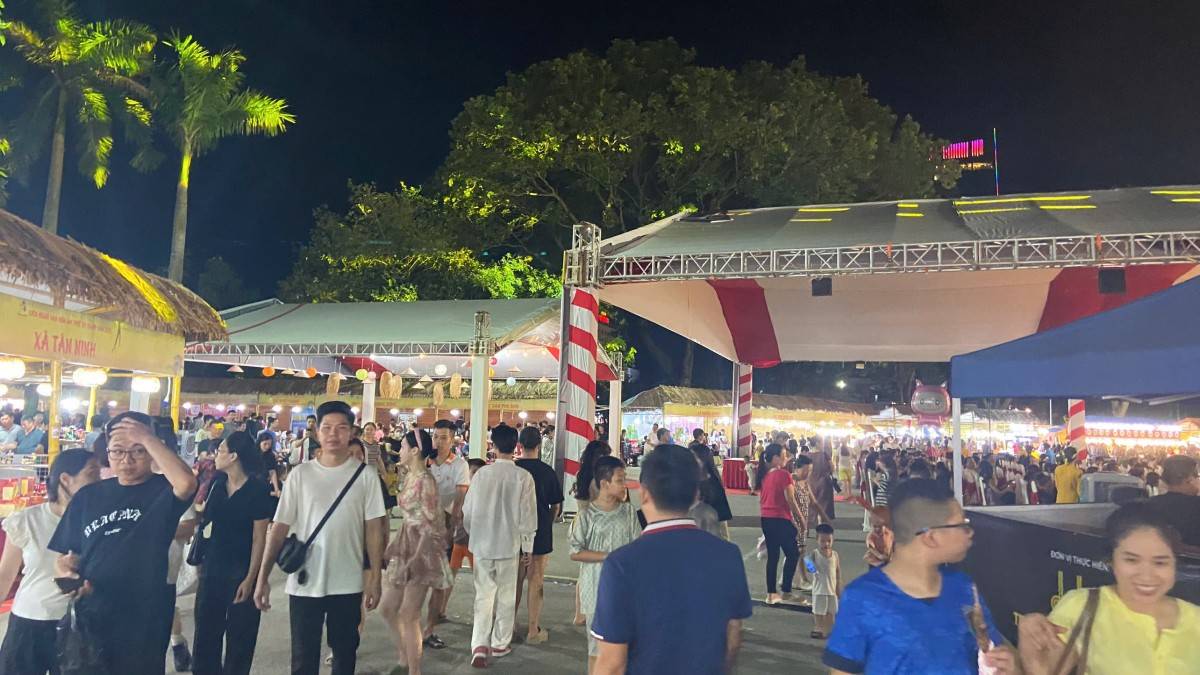 Các gian hàng tham gia triển lãm