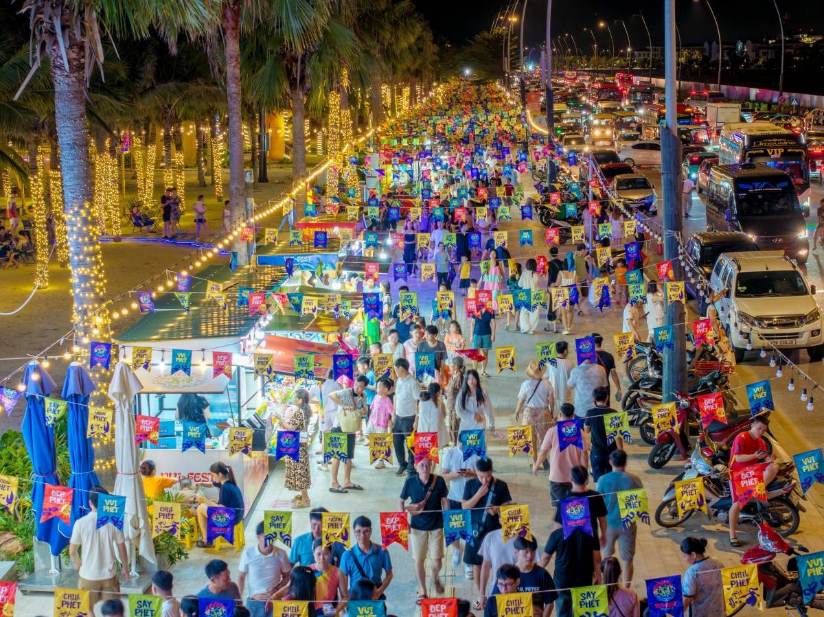 Quảng Ninh lần đầu tiên tổ chức lễ diễu hành xe đèn lồng và bắn pháo hoa dịp Trung thu