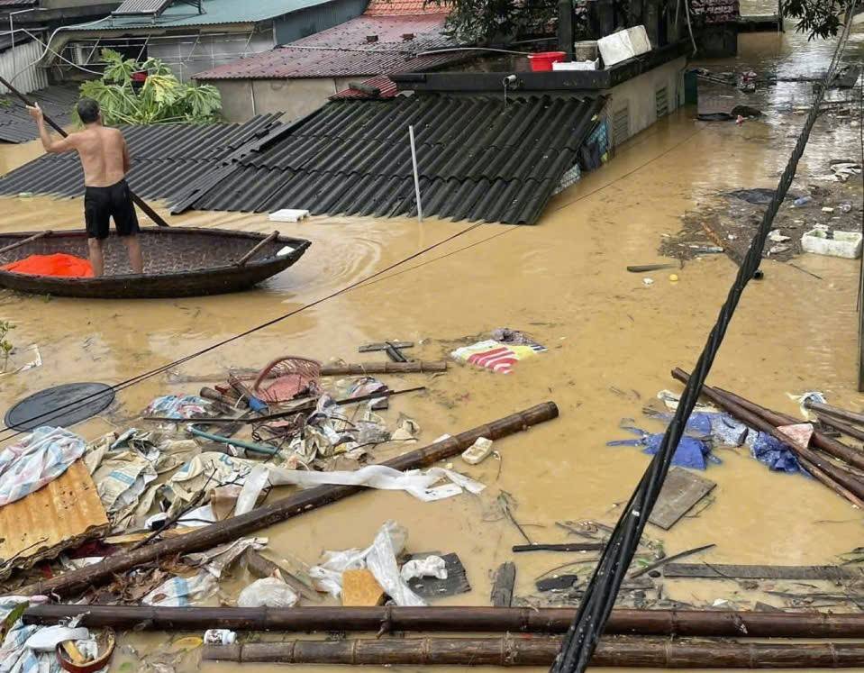 Bão số 10 đổ bọ và hoàn lưu của bão đã gây thiệt hại lớn cho Nghệ An