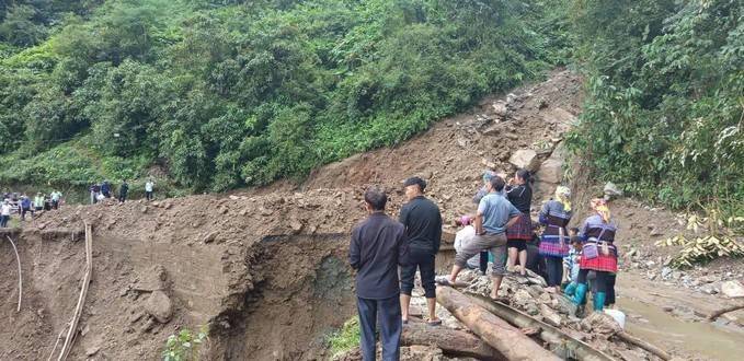 Mưa bão gây chia cắt nhiều tuyến đường, Lào Cai tạm dừng tour đến vùng nguy hiểm