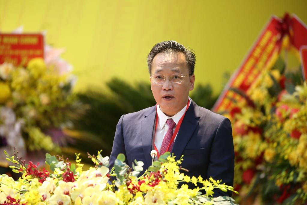 Đồng chí Nguyễn Hữu Nghĩa, Ủy viên Ban Chấp hành Trung ương Đảng, Bí thư Tỉnh ủy trình bày diễn văn khai mạc Đại hội.