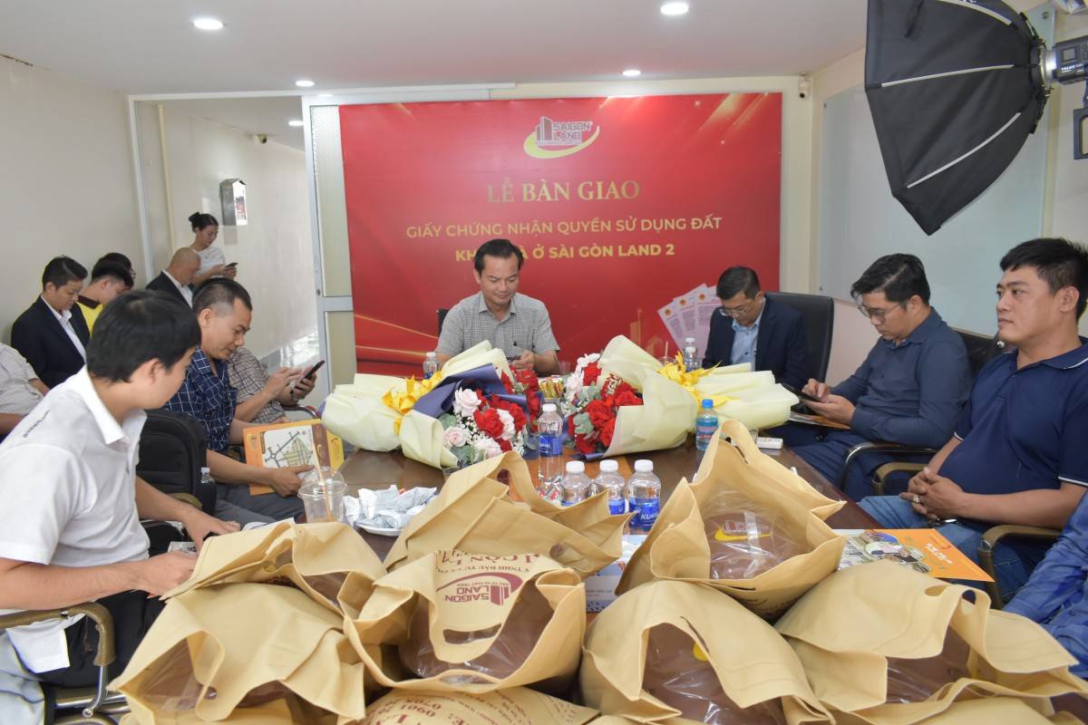 Sài Gòn Land bàn giao “sổ đỏ” cho khách hàng “tín hiệu vui” dành cho thị trường BĐS TP. Hồ Chí Minh mở rộng