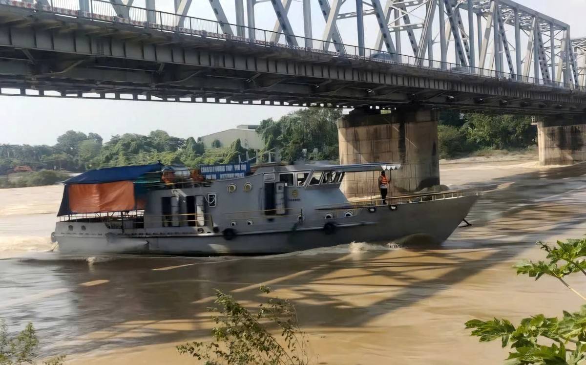 Phú Thọ: Cấm tàu thuyền hoạt động trên sông Lô do mưa lũ nguy hiểm