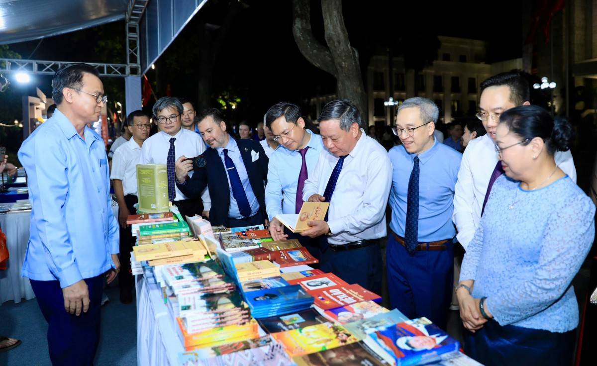 Hội Sách Hà Nội 2025:  Nơi tri thức được làm mới qua công nghệ