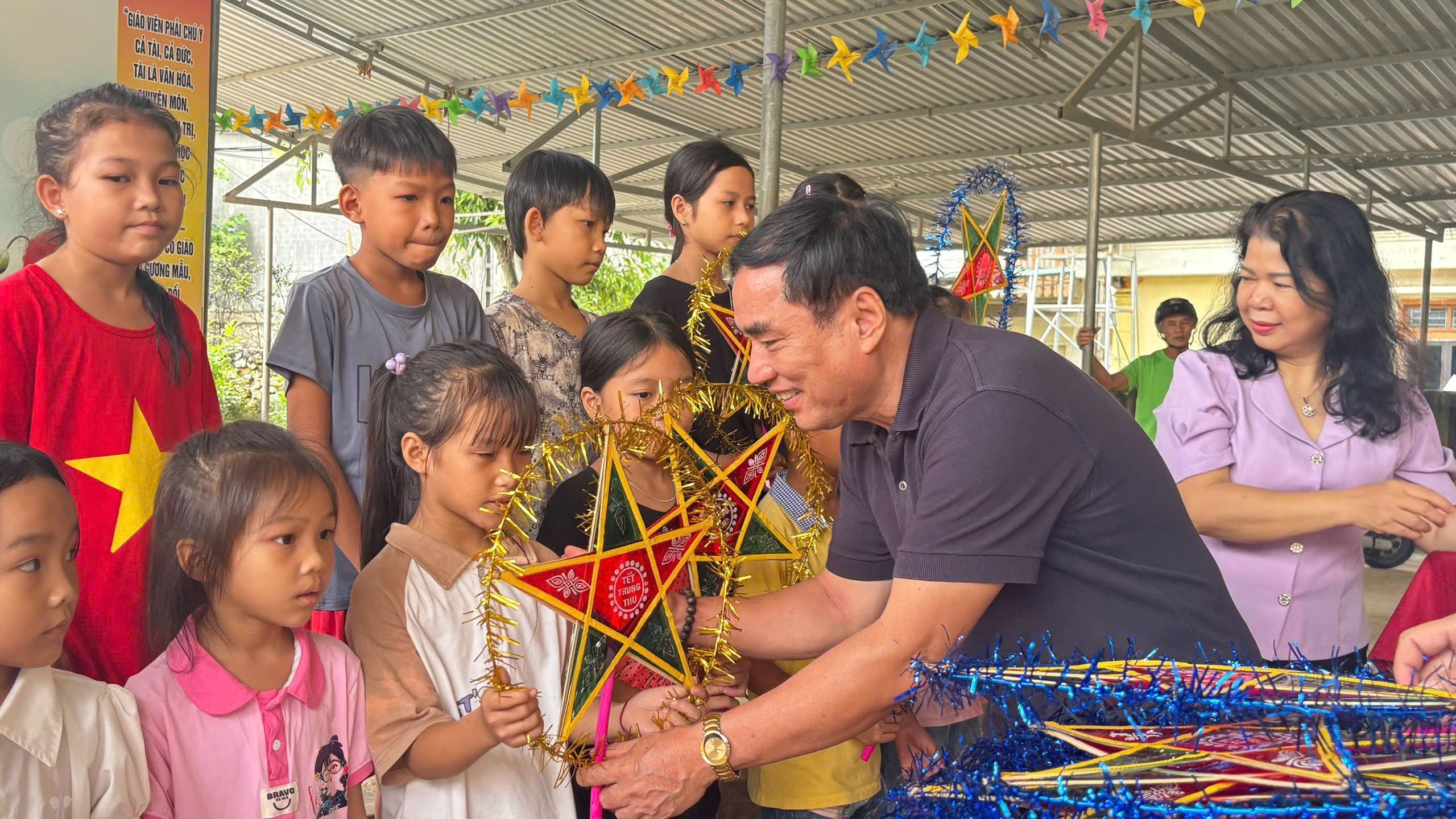 “Trung thu gắn kết yêu thương” Hành trình mang ánh sáng và hy vọng đến trẻ em khó khăn