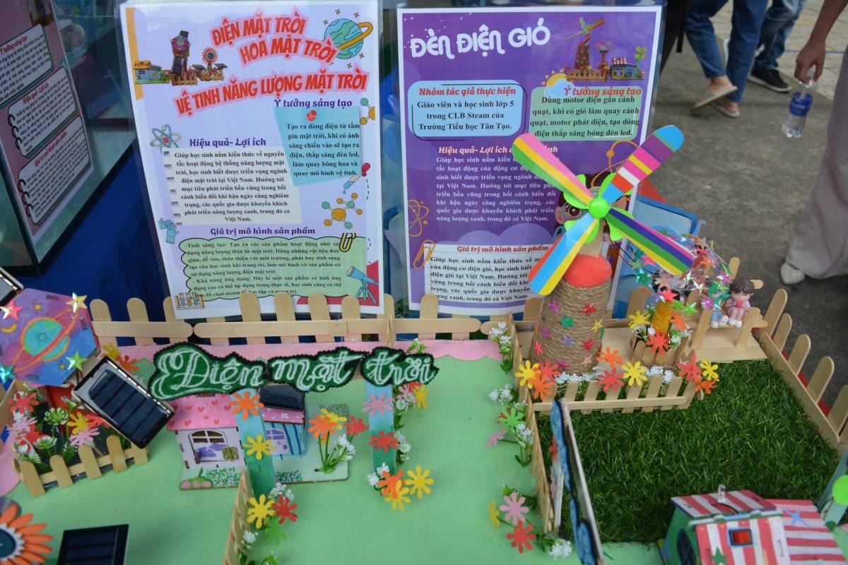 Rất nhiều mô hình được trình bày tại sự kiên