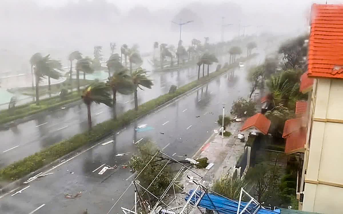 Bão số 11 Matmo đạt cực đại, gió giật cấp 16: Chuẩn bị ứng phó vùng ven biển Bắc Bộ