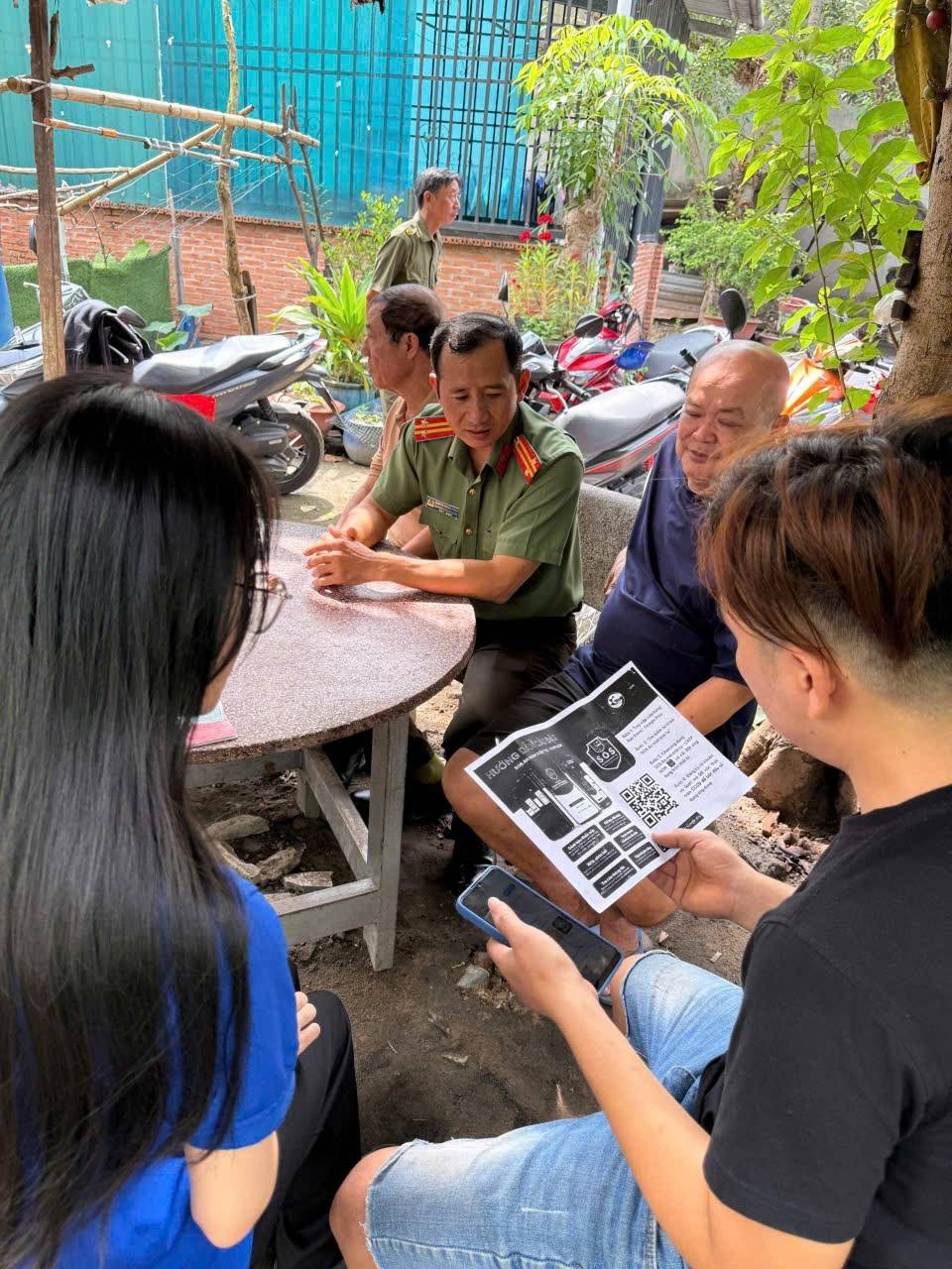 Công an phường Dĩ An nhân rộng mô hình “SOS An ninh, trật tự” và ra mắt “Tổ công tác 3 trong 1”