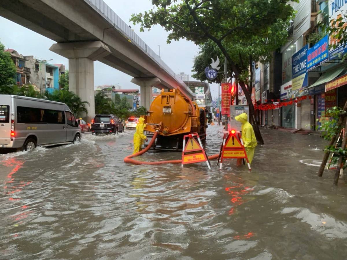 Hà Nội cảnh báo mưa rất to kéo dài do ảnh hưởng bão số 11