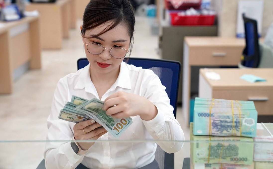 Lãi suất ngân hàng ngày 6/10/2025: Cuộc đua của các kỳ hạn dài