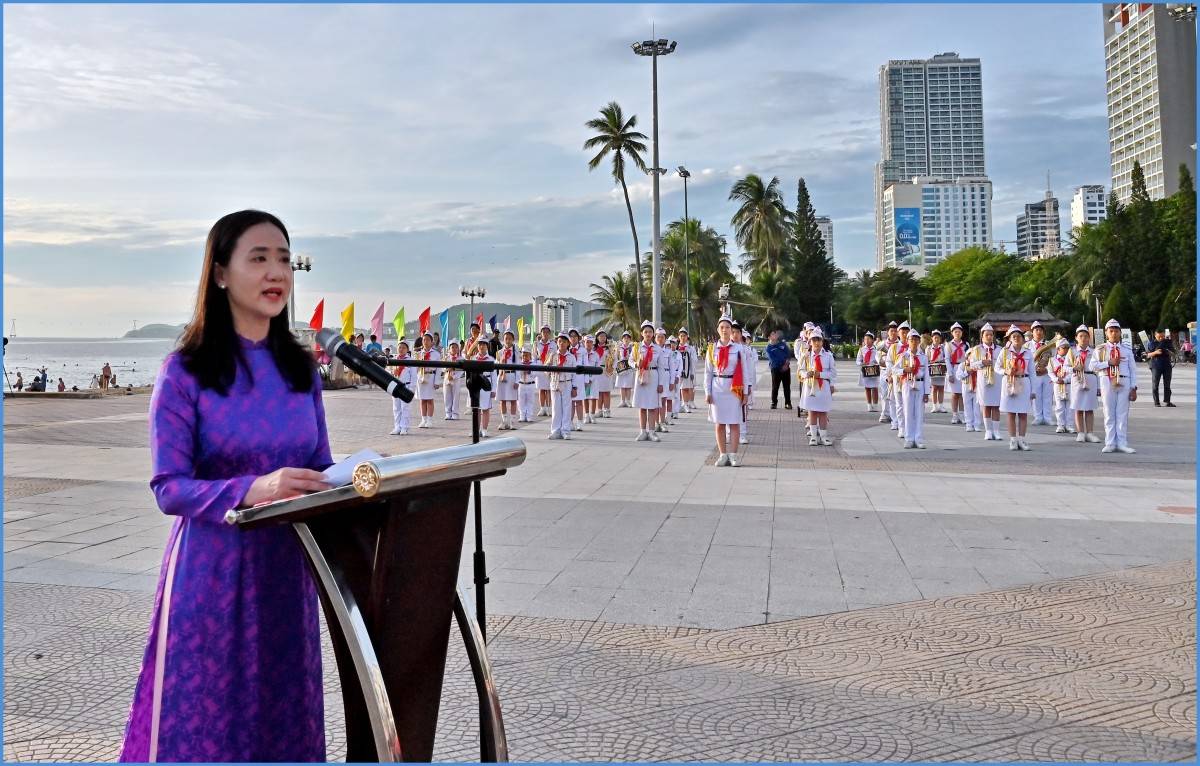 Khánh Hòa: Hơn 1.200 Hội viên Phụ nữ dự Lễ chào cờ kỷ niệm 95 năm ngày thành lập Hội Liên Hiệp Phụ Nữ Việt Nam
