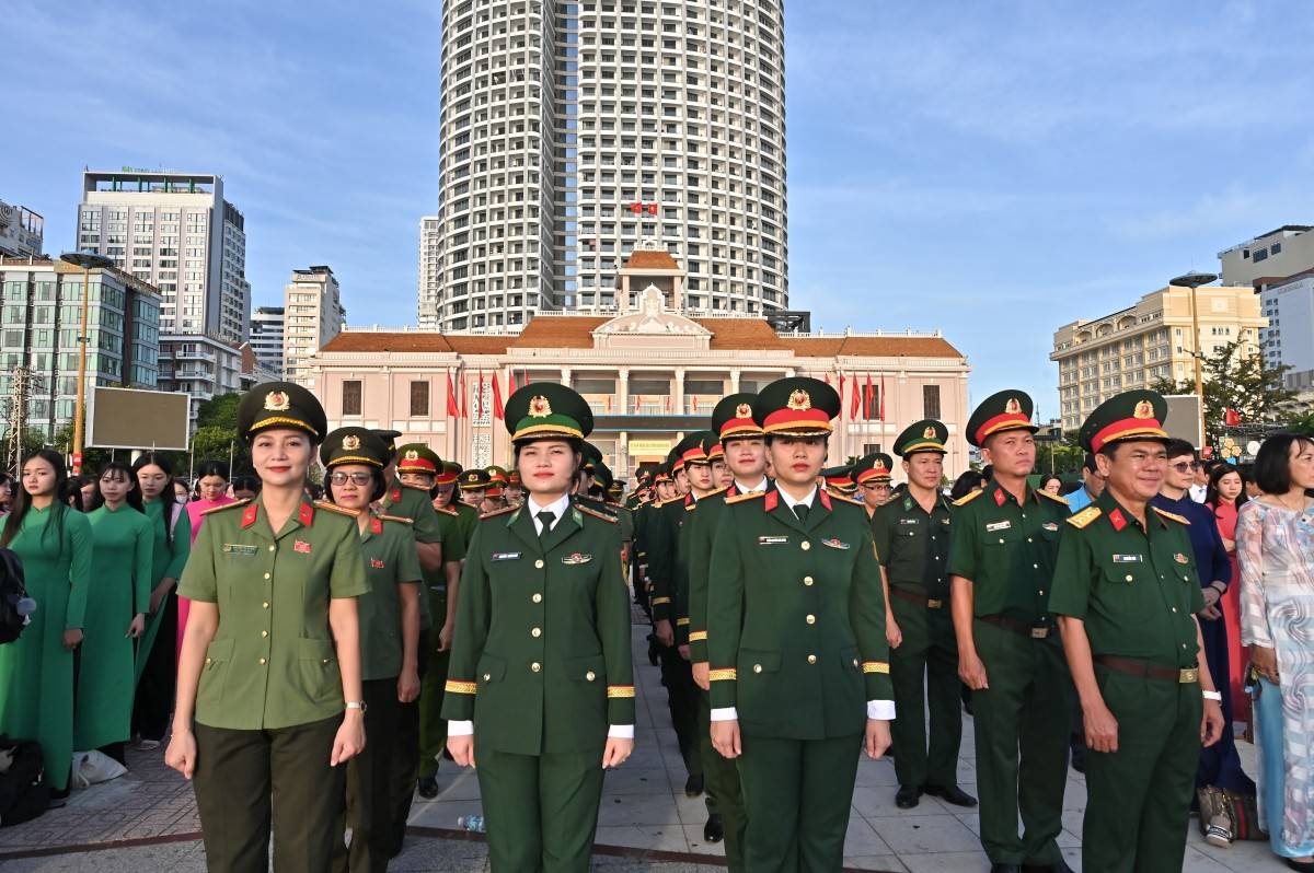 Khánh Hòa: Hơn 1.200 Hội viên Phụ nữ dự Lễ chào cờ kỷ niệm 95 năm ngày thành lập Hội Liên Hiệp Phụ Nữ Việt Nam