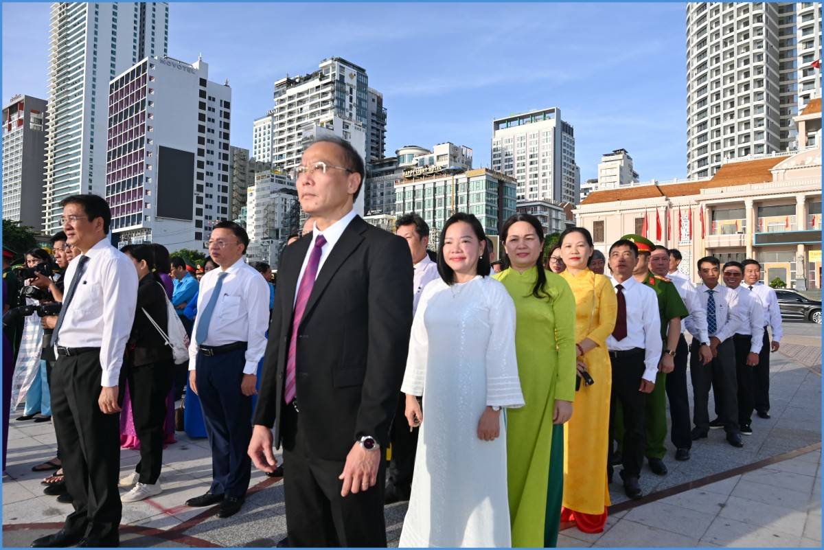 Khánh Hòa: Hơn 1.200 Hội viên Phụ nữ dự Lễ chào cờ kỷ niệm 95 năm ngày thành lập Hội Liên Hiệp Phụ Nữ Việt Nam