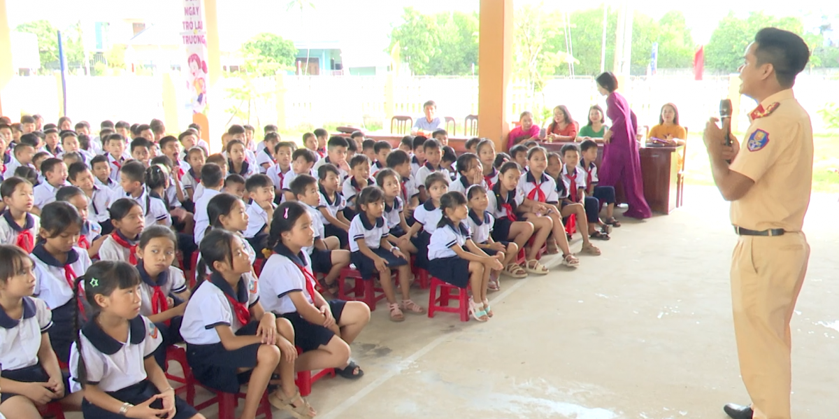 Quảng Trị: Lan tỏa ý thức an toàn giao thông từ trường học đến cộng đồng