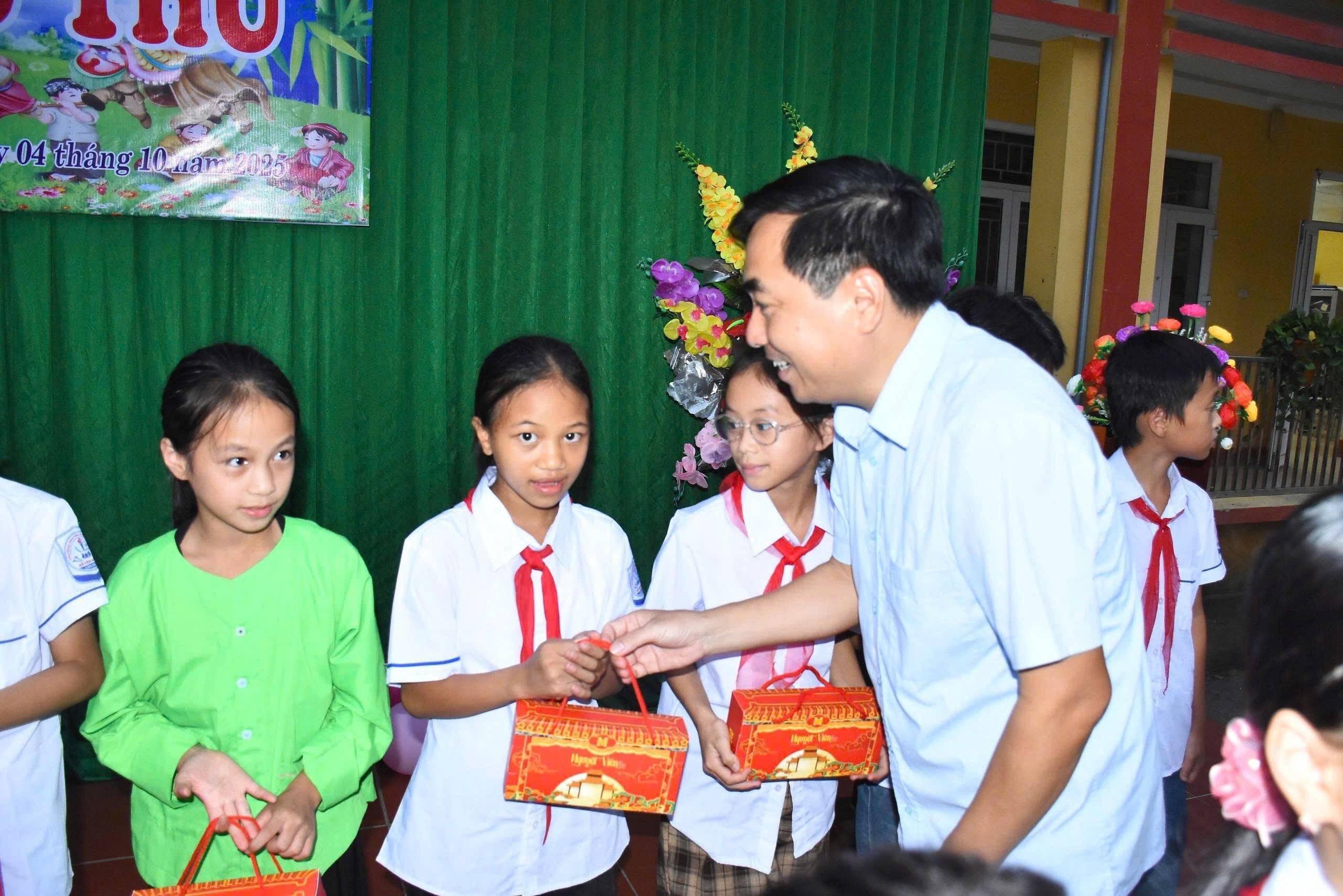 Ông Trần Tiến Hưng, Bí thư Đảng ủy xã Tân Lĩnh