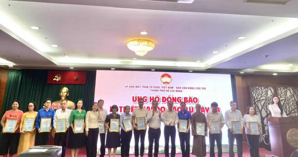 TP. Hồ Chí Minh tiếp nhận hơn 35,6 tỷ đồng tại lễ phát động ủng hộ đồng bào bị thiệt hại do bão, lũ