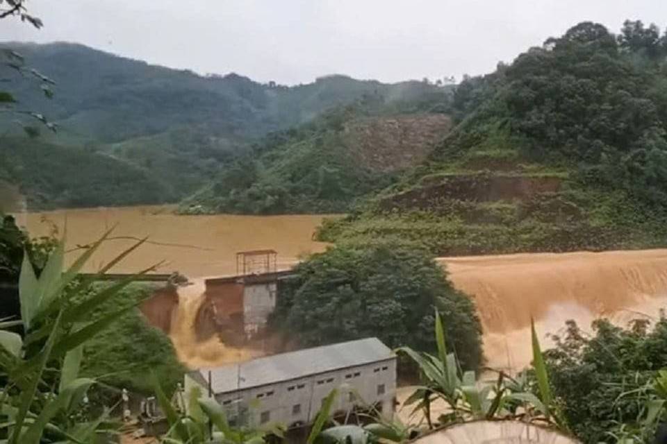 Lực lượng chức năng tiếp cận hiện trường vụ vỡ đập Thủy điện Bắc Khê 1 ở Lạng Sơn