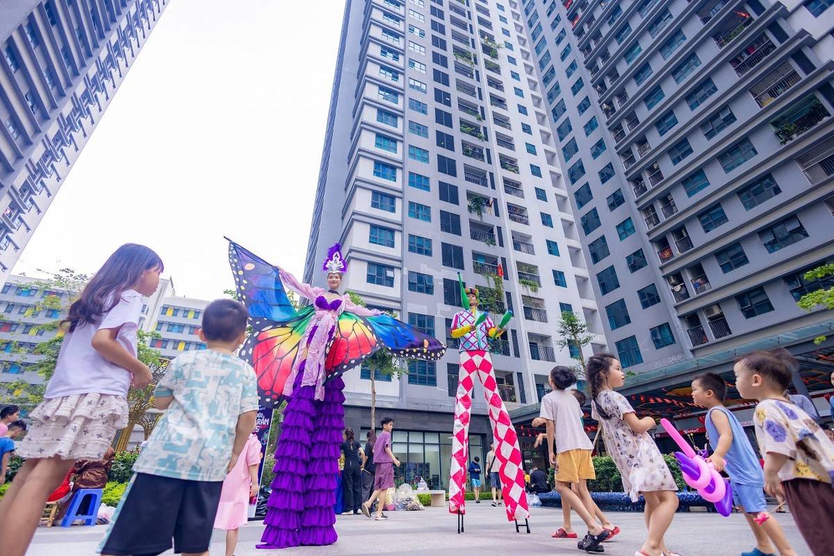 Những khu vườn, quảng trường khu S trong hai ngày 4-5/10 trở thành những không gian sáng tạo nhiệm màu, mang đến cho các em nhỏ những trải nghiệm bổ ích và thú vị.