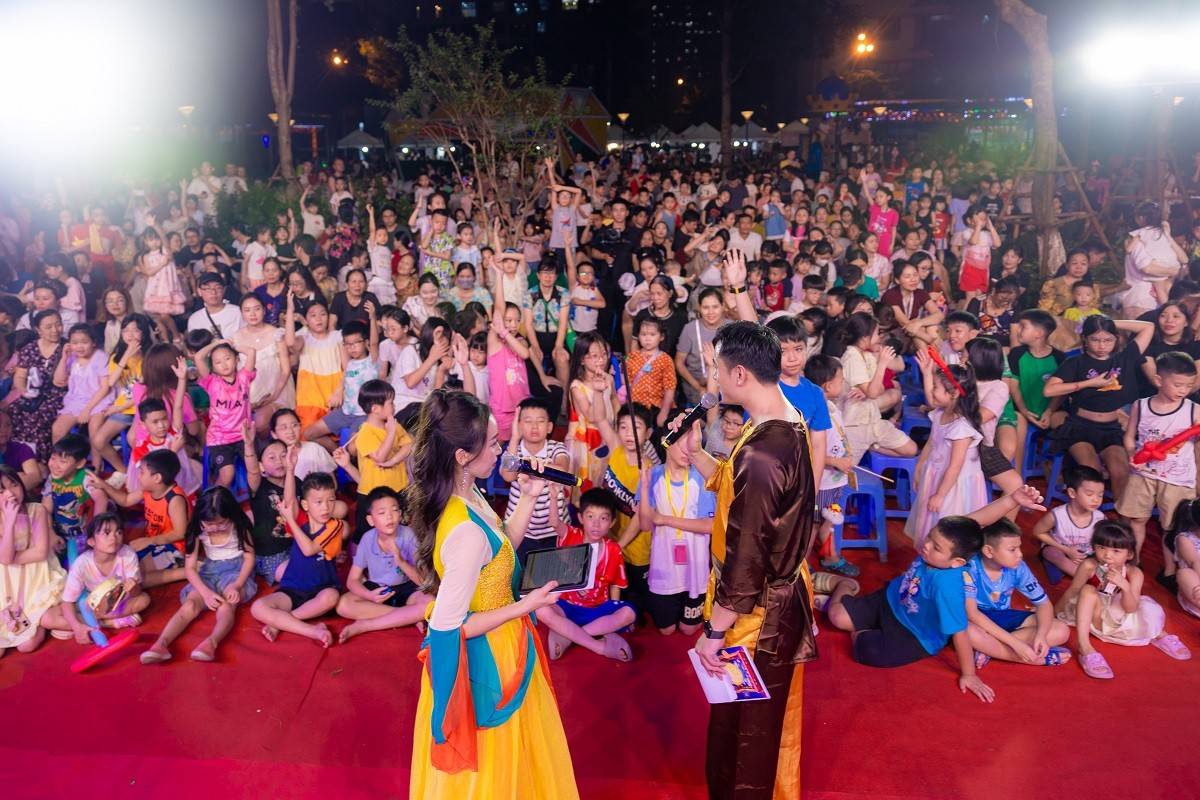 Sự xuất hiện của chú Cuội, chị Hằng cùng phần đố vui tương tác đưa các em nhỏ khám phá những sự tích Trung thu cổ truyền ý nghĩa.