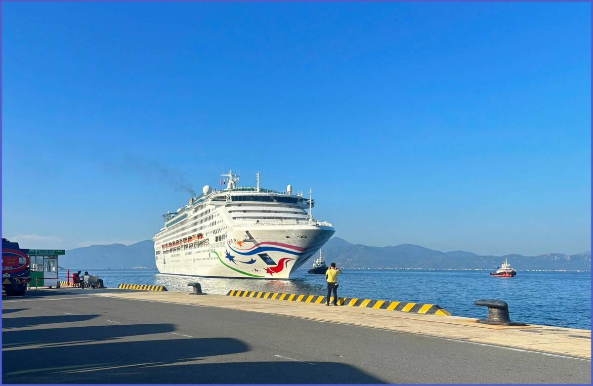Tàu biển quốc tế  STAR VOYAGER đưa 1.000 du khách đến Nha Trang