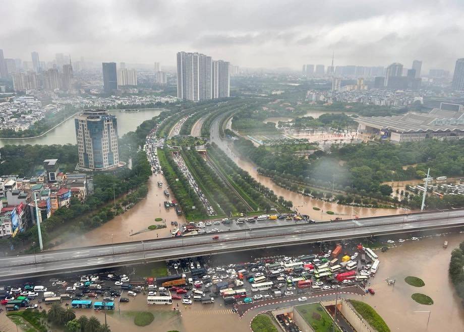 Chủ tịch Hà Nội: “Đặt tính mạng người dân lên trên hết, trước hết”