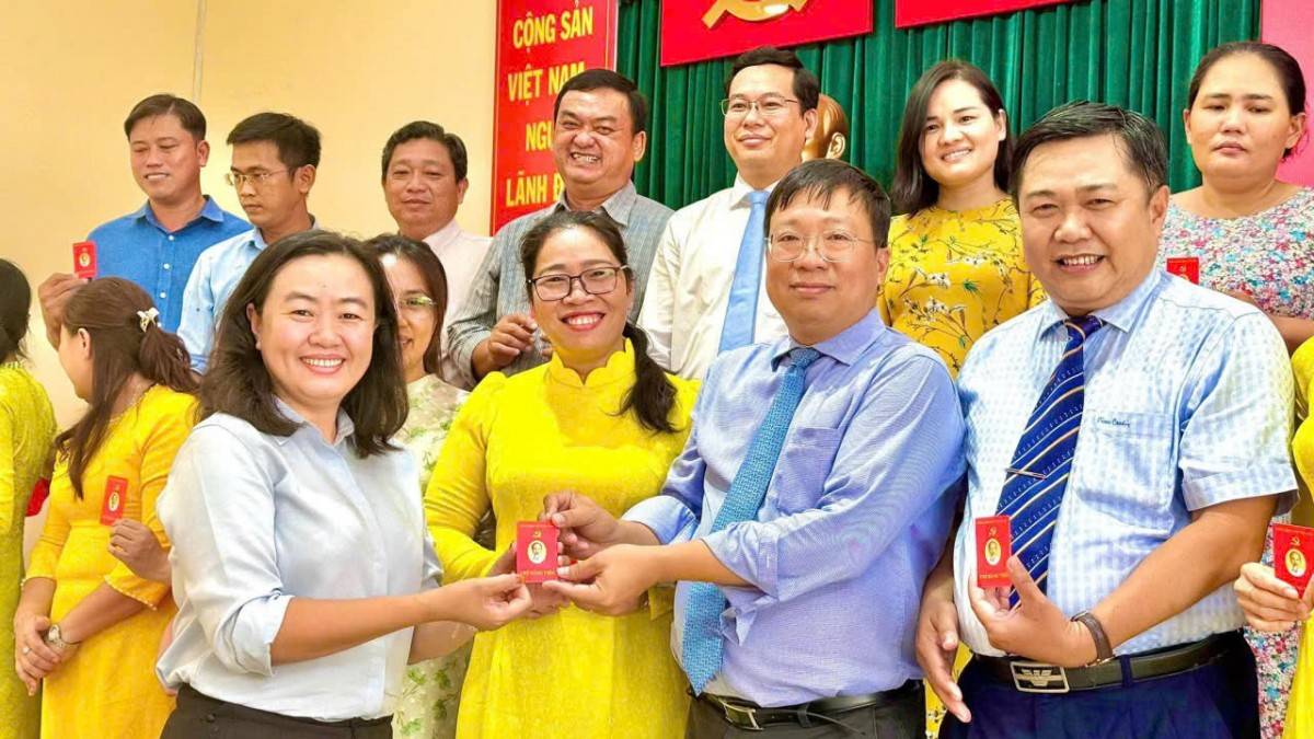 Bí thư Xã Tân Vĩnh Lộc (TP. Hồ Chí Minh): “Muốn nêu gương, tấm gương đó phải trong, phải sáng, phải đẹp”