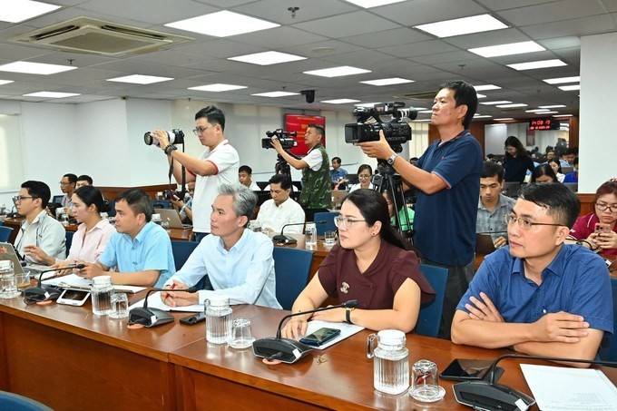 Đông  đảo  phóng  viên  Báoo, Đài  tới  tham  dự  và  đưa  tin